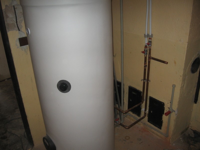Rekonstrukce topného systému - Bystřice - Instalace nepřímotopného ohřívače 400l 2x spirála pro UT a solární panely
